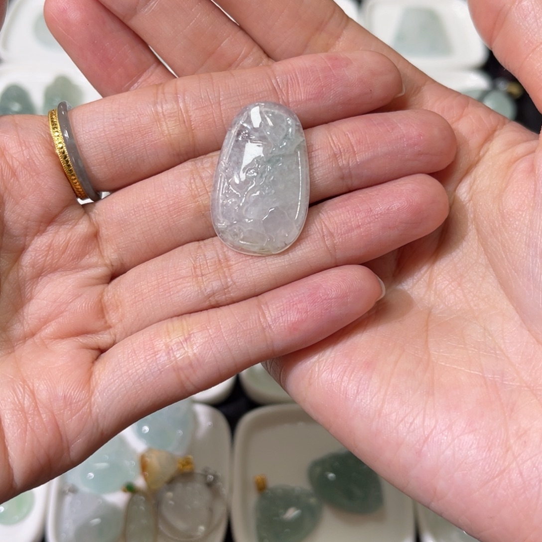 翡翠未镶嵌颈饰喜上眉梢