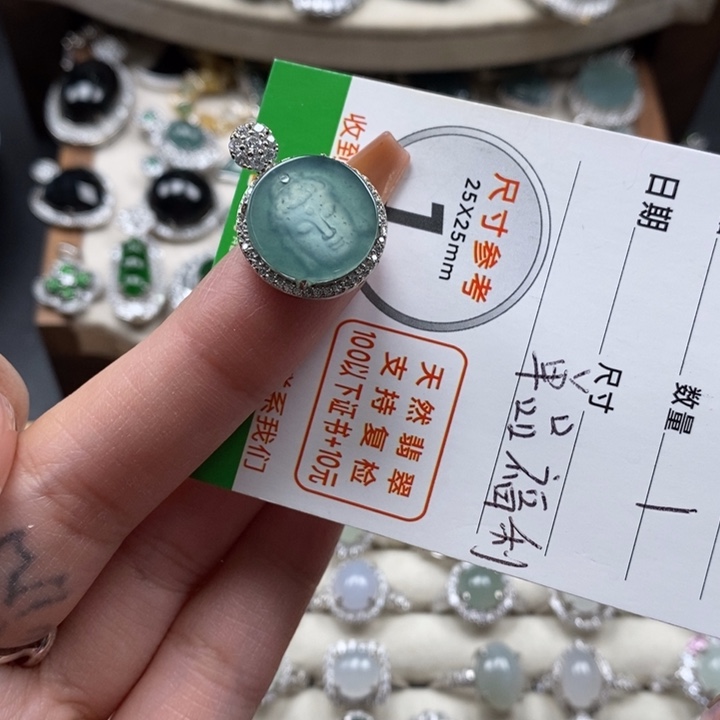 翡翠颈饰未镶嵌翡翠