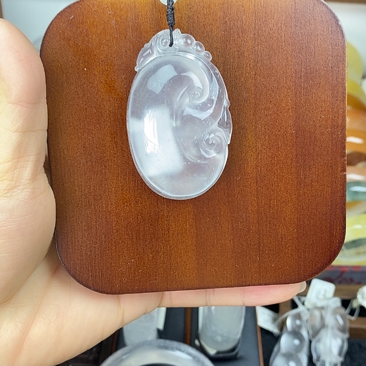 石英质玉未镶嵌颈饰如意