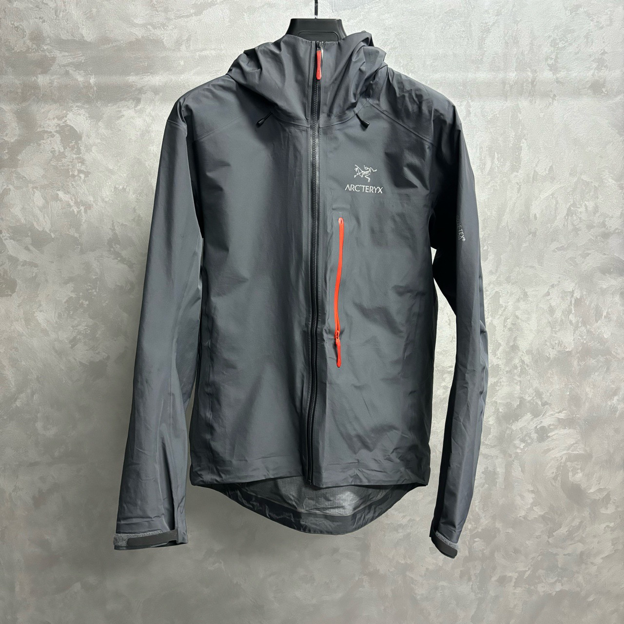 99新 ARC'TERYX/始祖鸟 黑色登山耐磨硬壳防水防风冲锋衣/M