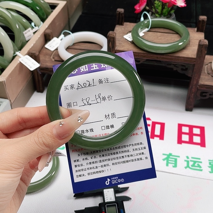 和田玉手镯未镶嵌