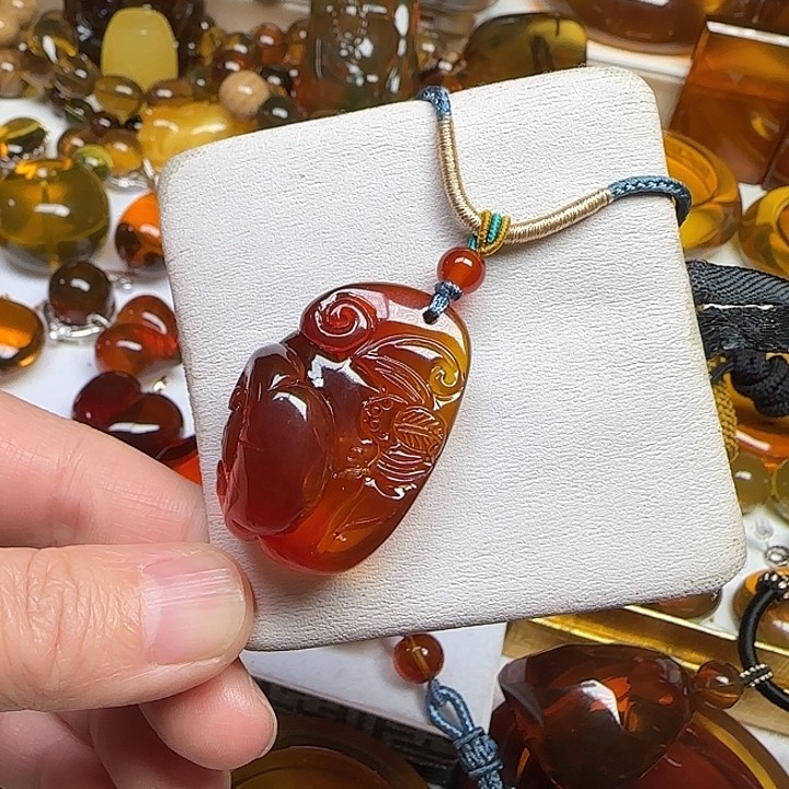 琥珀颈饰未镶嵌天然缅甸血蜜如意吊坠9克