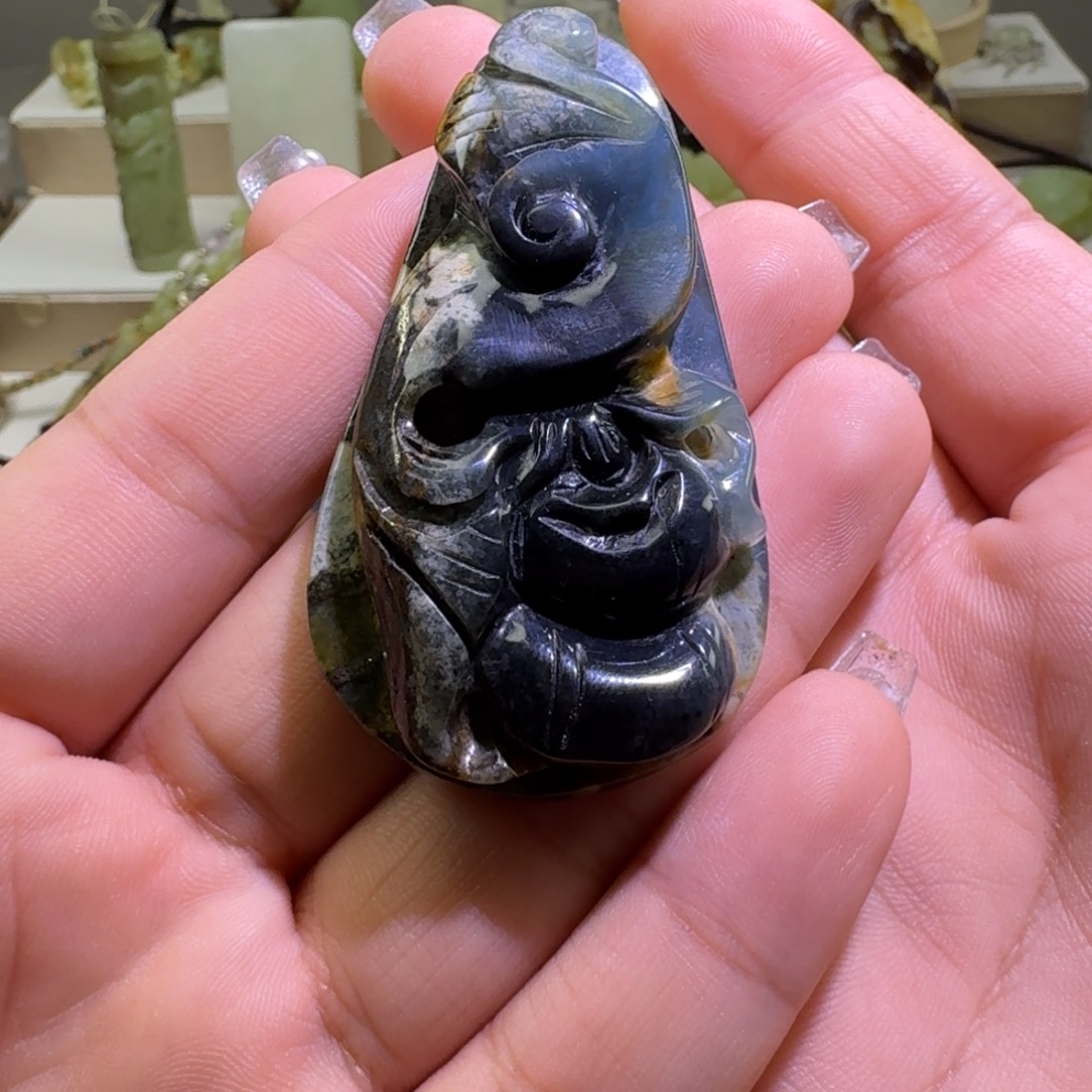 蛇纹石玉未镶嵌颈饰