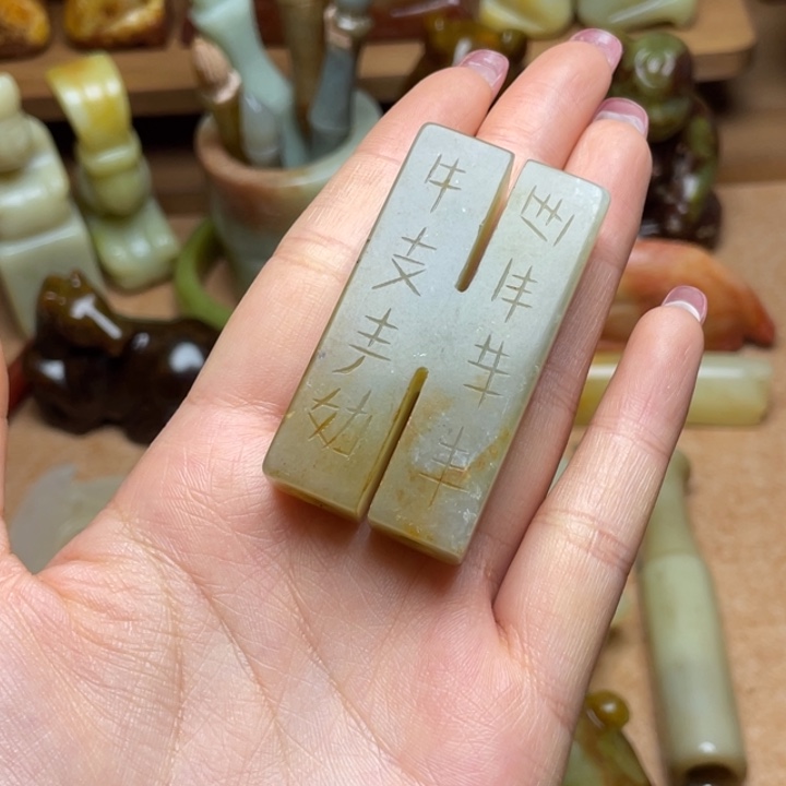 蛇纹石玉未镶嵌颈饰