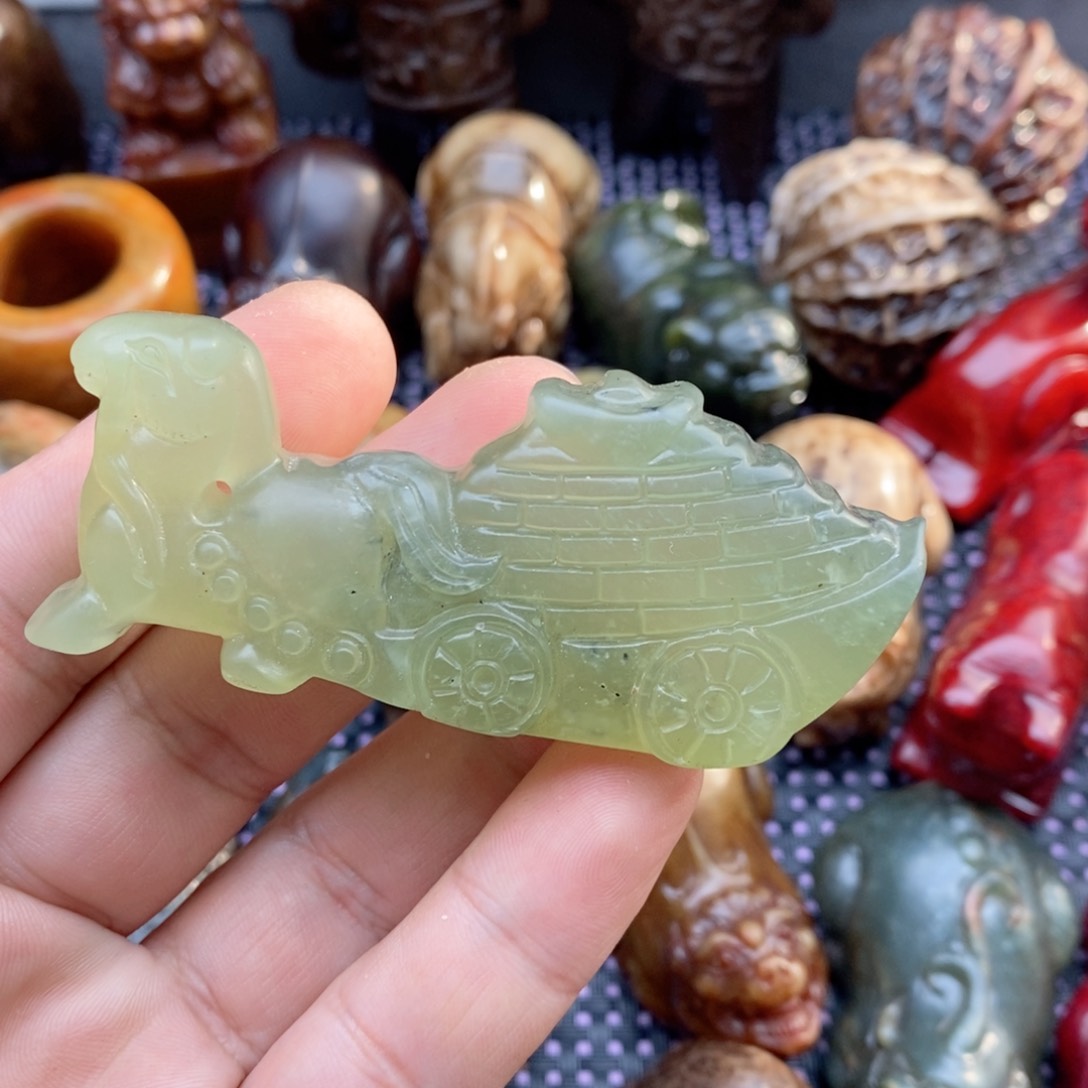 蛇纹石玉未镶嵌颈饰