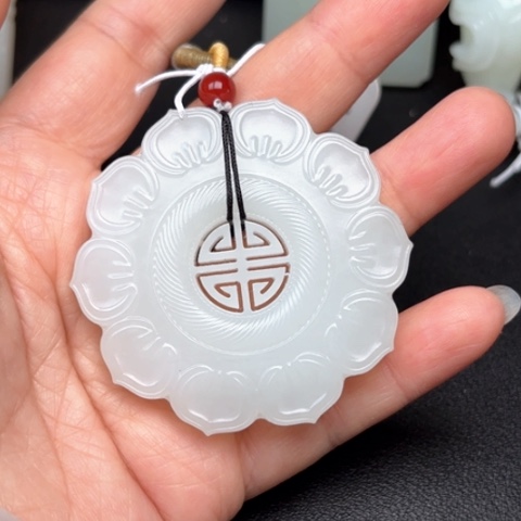 和田玉挂件未镶嵌迷**糊