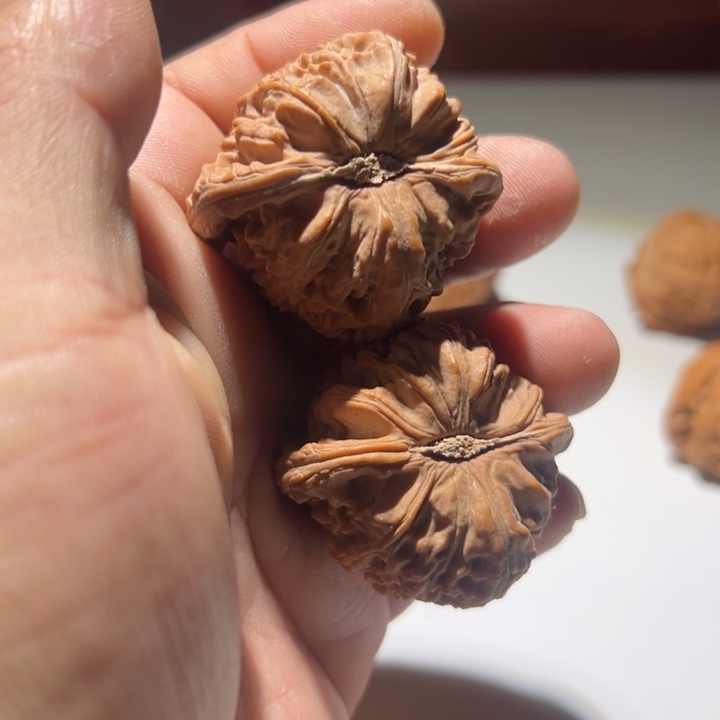 用***哥把件文玩核桃闷白