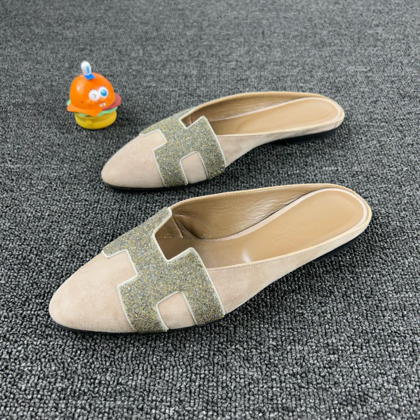 95新 Hermes/爱马仕 粉色亮片半拖 37码 粉色麂皮质感 HB3443