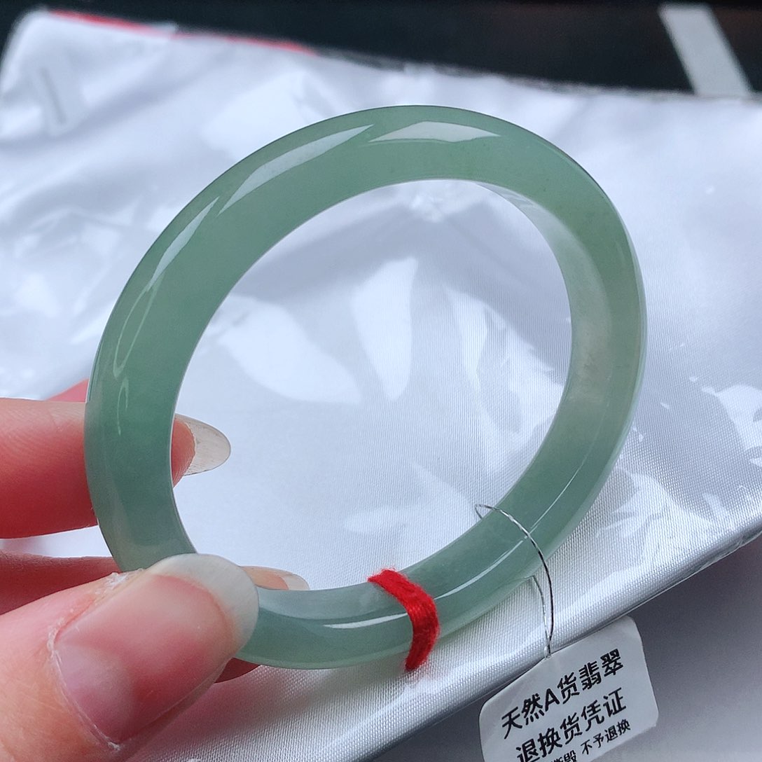 翡翠手镯未镶嵌54贵