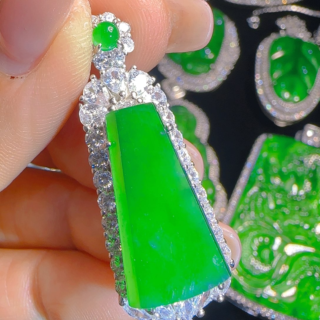 翡翠吊坠(赠链)银S925镶嵌