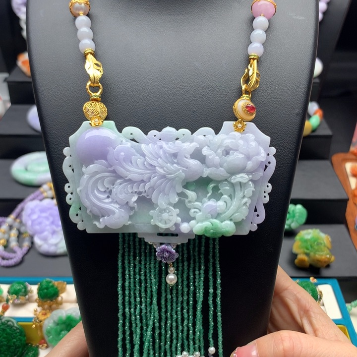 翡翠颈饰未镶嵌翡翠凤凰