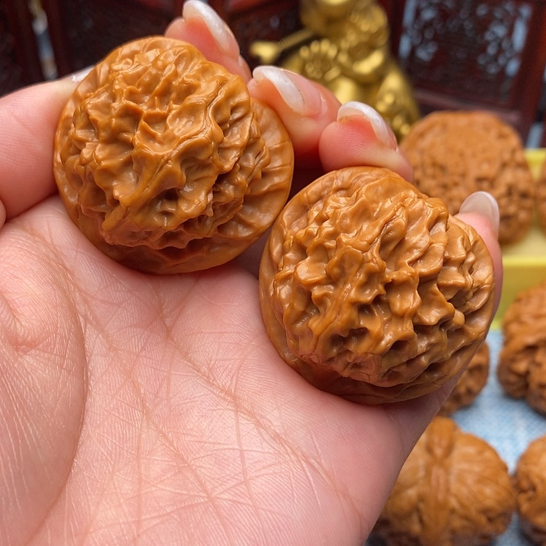 文玩核桃把件毕业肉球龙鳞39全品