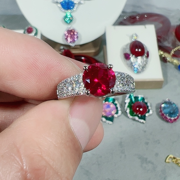 红宝石颈饰未镶嵌