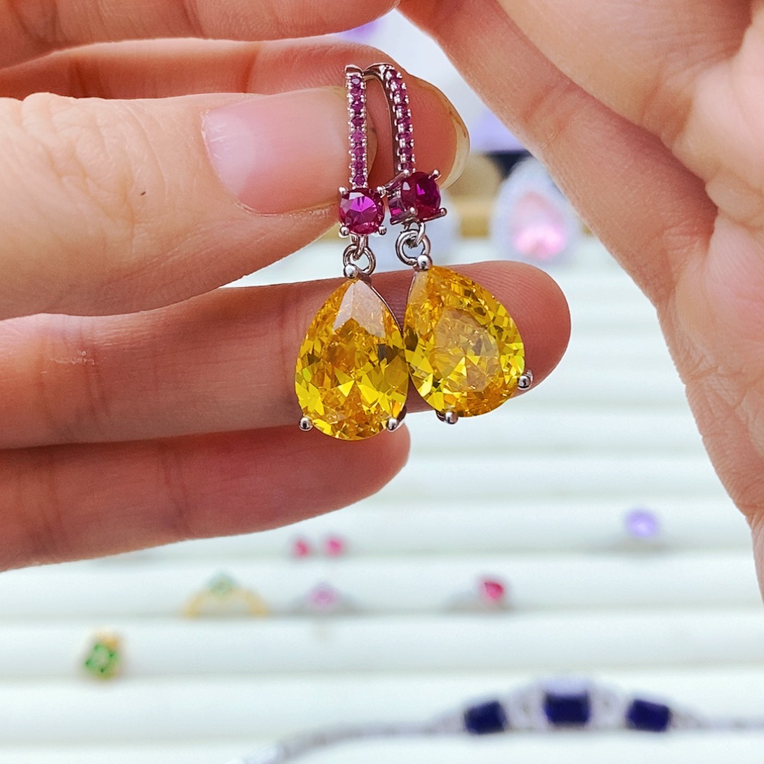 耳饰蓝宝石未镶嵌