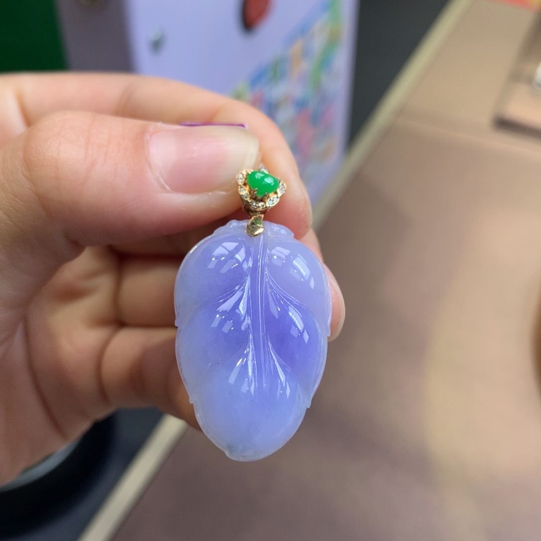 翡翠18K金镶嵌颈饰翡翠