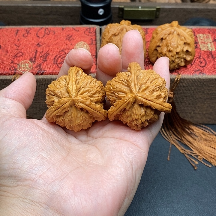 一***方把件文玩核桃白奔