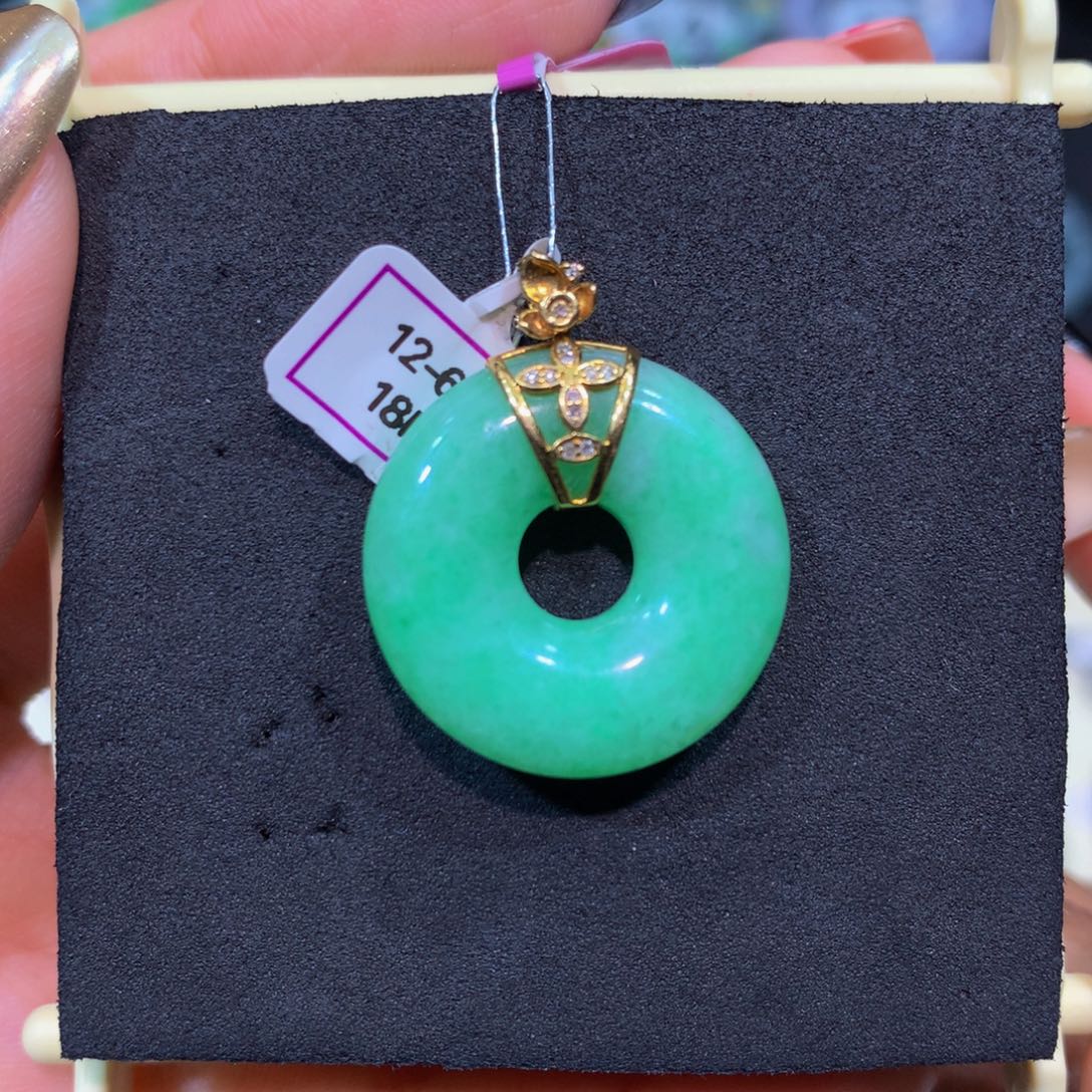 翡翠18K金镶嵌颈饰翡翠