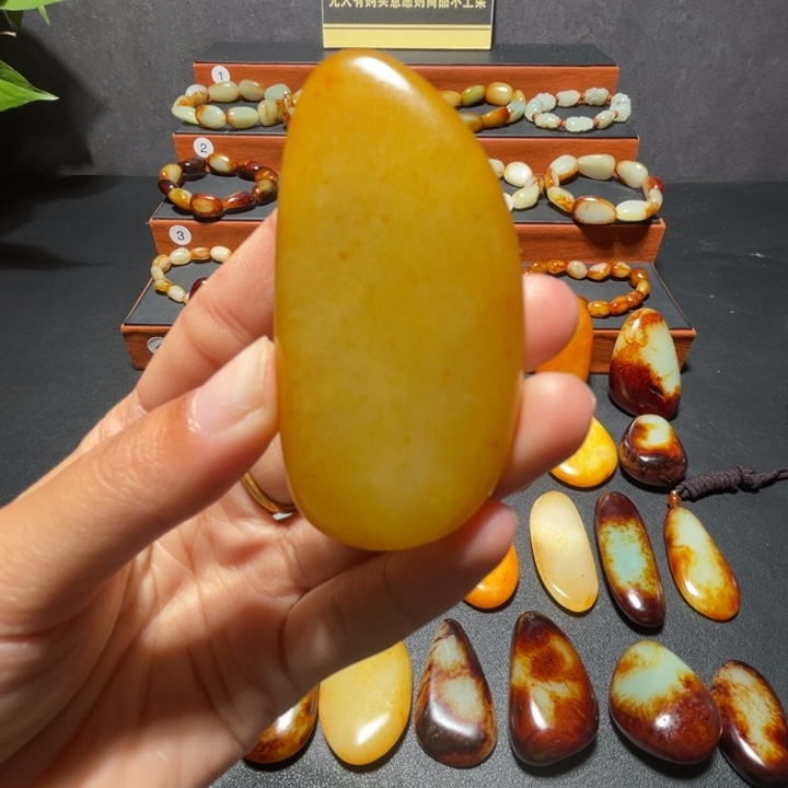 和田玉未镶嵌颈饰