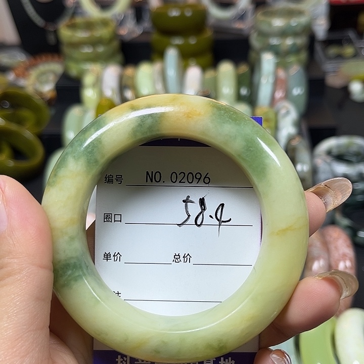 葡***宝蛇纹石玉未镶嵌手镯