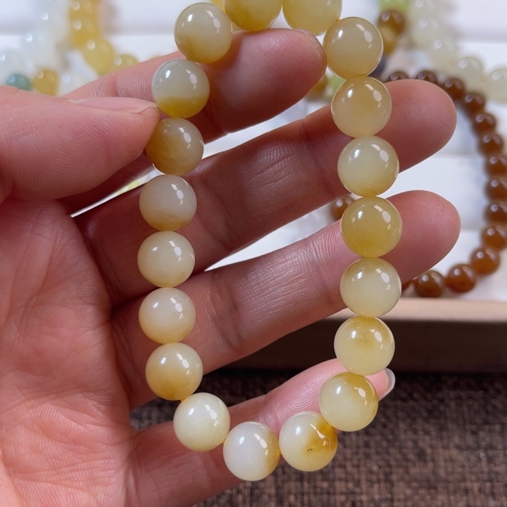 七***糖和田玉未镶嵌手串
