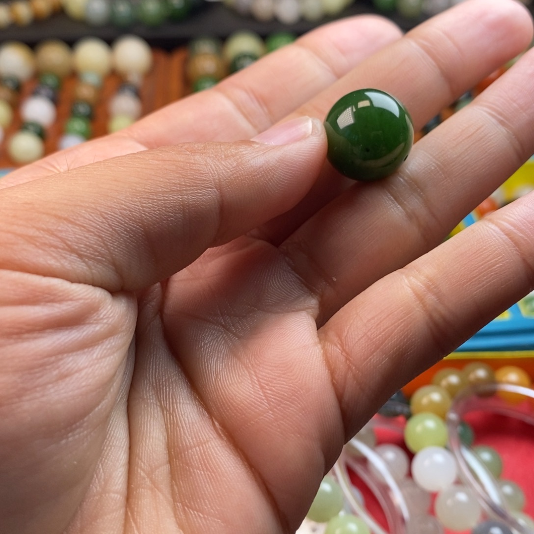 和田玉未镶嵌珠宝奇石卡16辣绿碧玉y