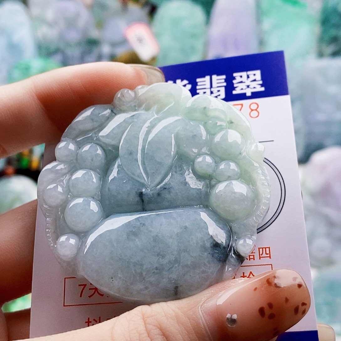 吊坠(不含链)未镶嵌翡翠