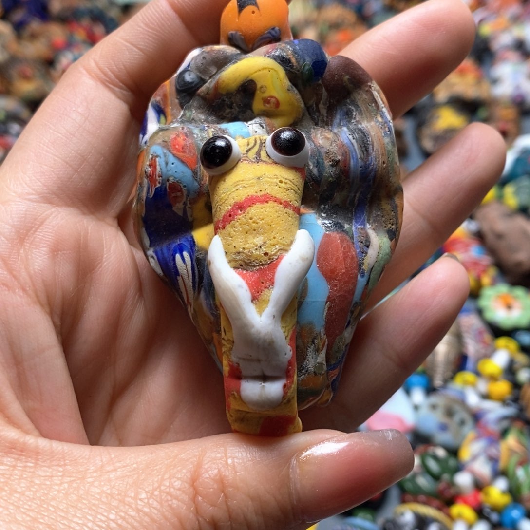 琉璃颈饰印度尼西亚大象