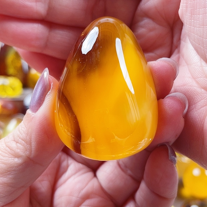 琥珀未镶嵌裸石吊坠