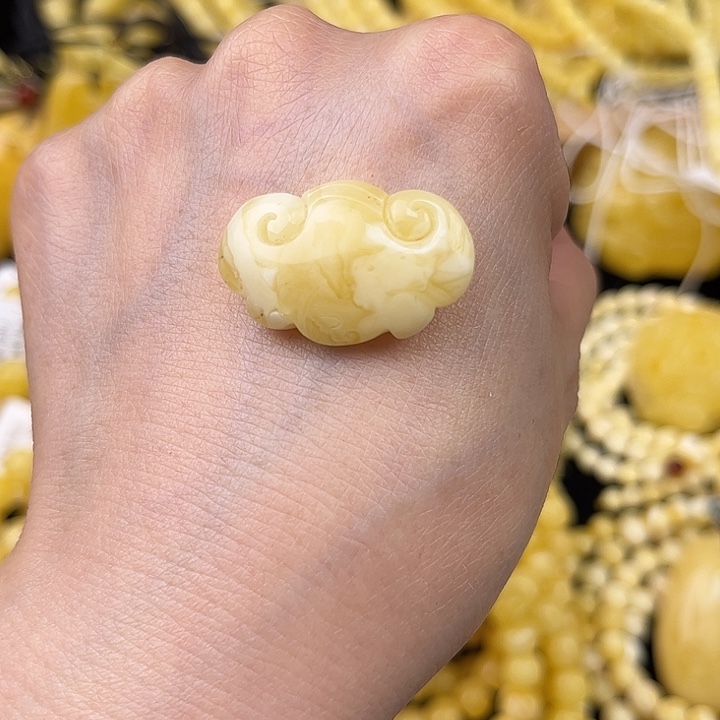 琥珀未镶嵌颈饰琥珀