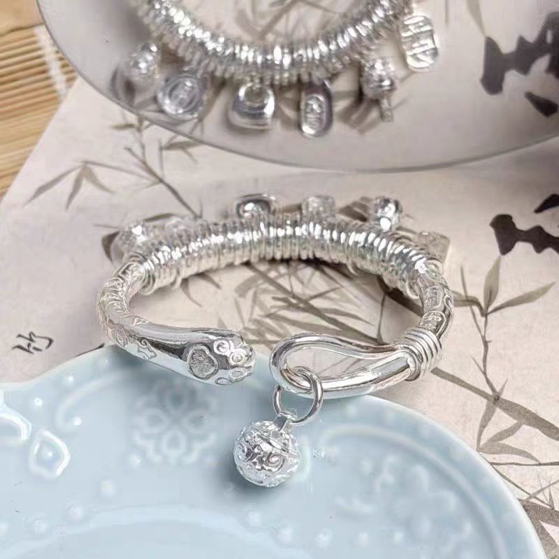 足银9999猫爪铃铛盘缠手镯时尚百搭女款小众情人节礼物