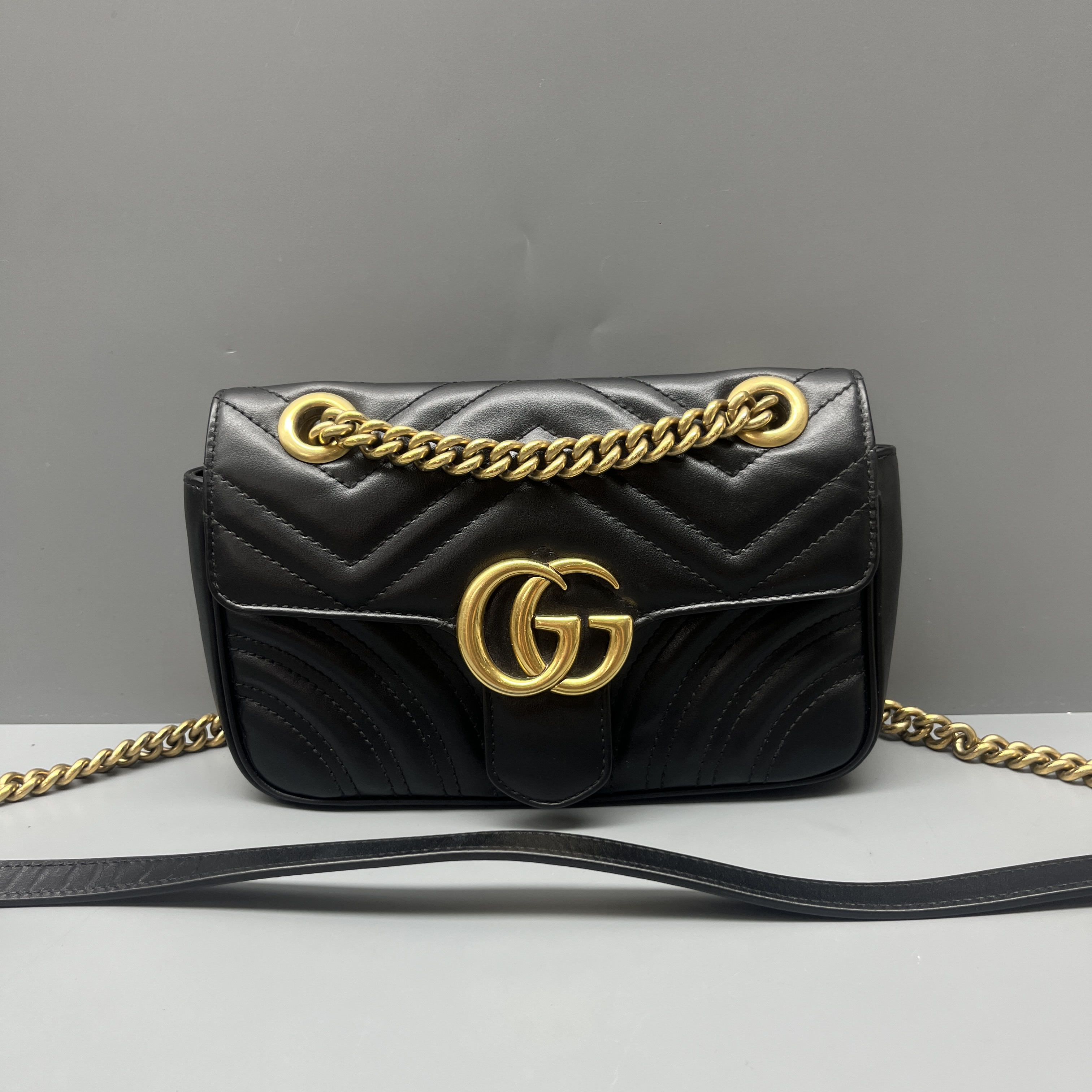95新 GUCCI/古驰 黑金marmont小号链条包 尺寸22*13 SV16573