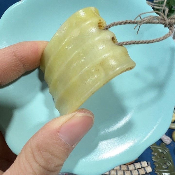 透闪石质玉未镶嵌挂件