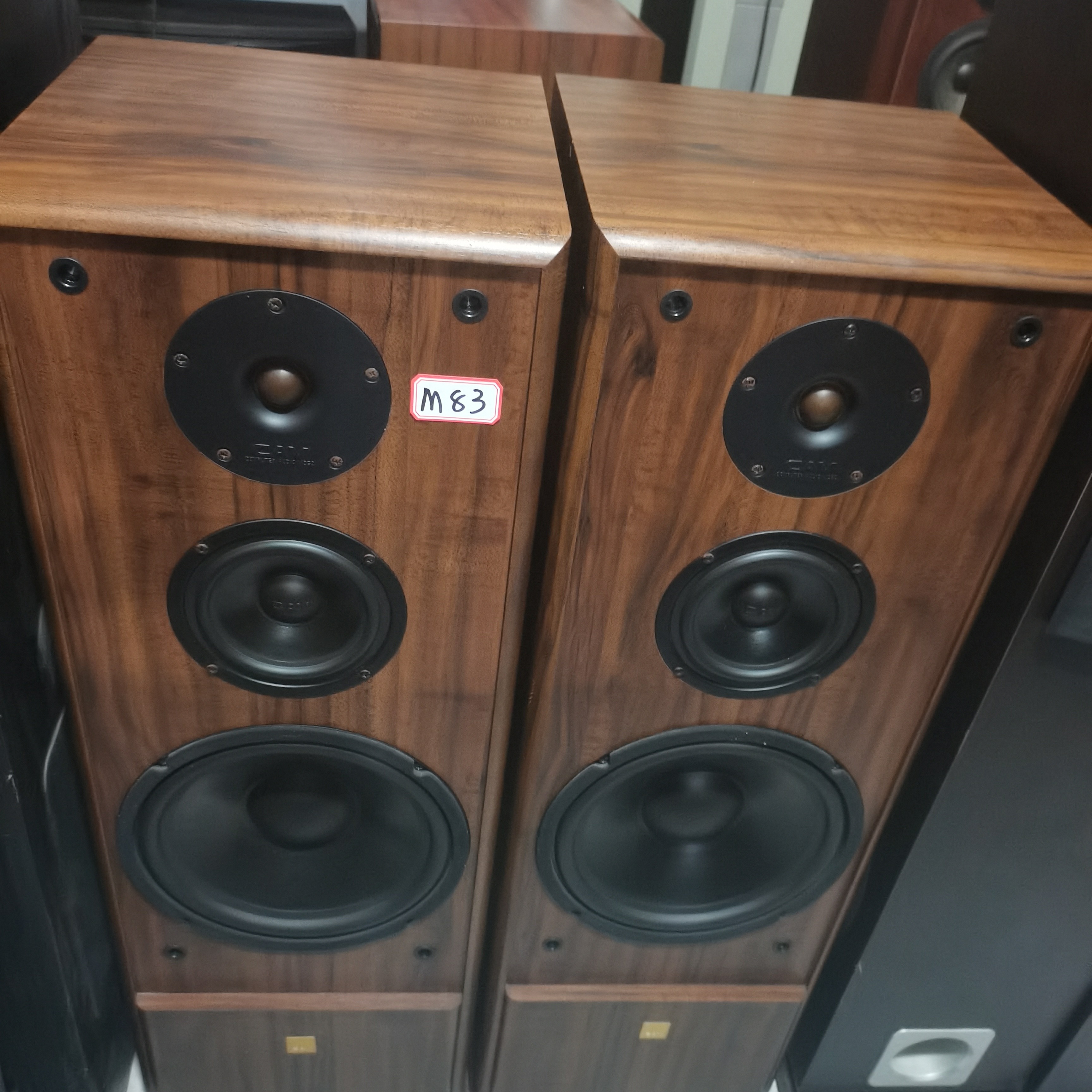 M83号落地音响一对 十寸三分频 运费自理