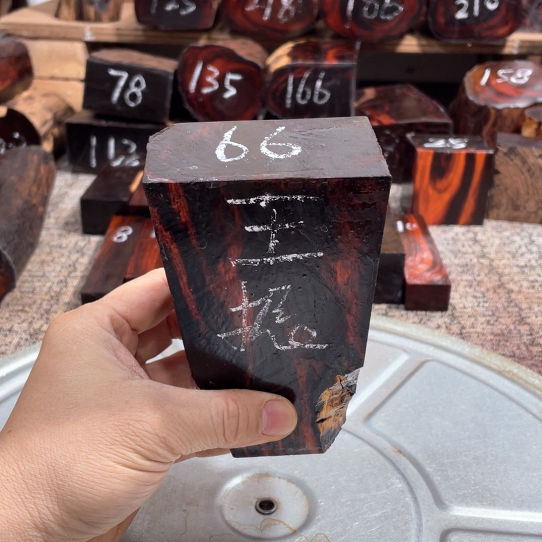 交趾黄檀（大红酸枝）