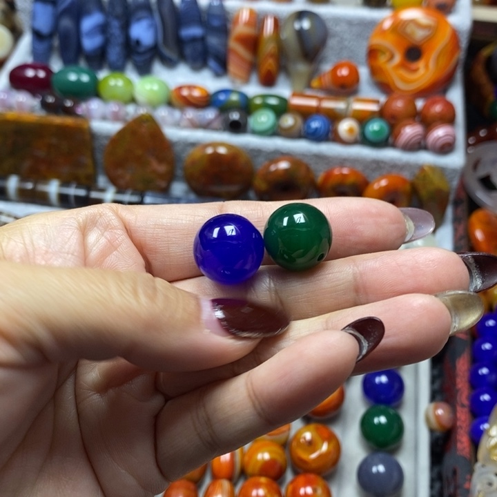 自***哥玛瑙/玉髓未镶嵌珠宝半成品15➕mm绿蓝各一个