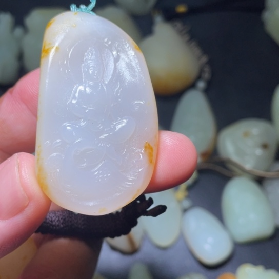 和田玉（糖玉）车挂未镶嵌爱**秋