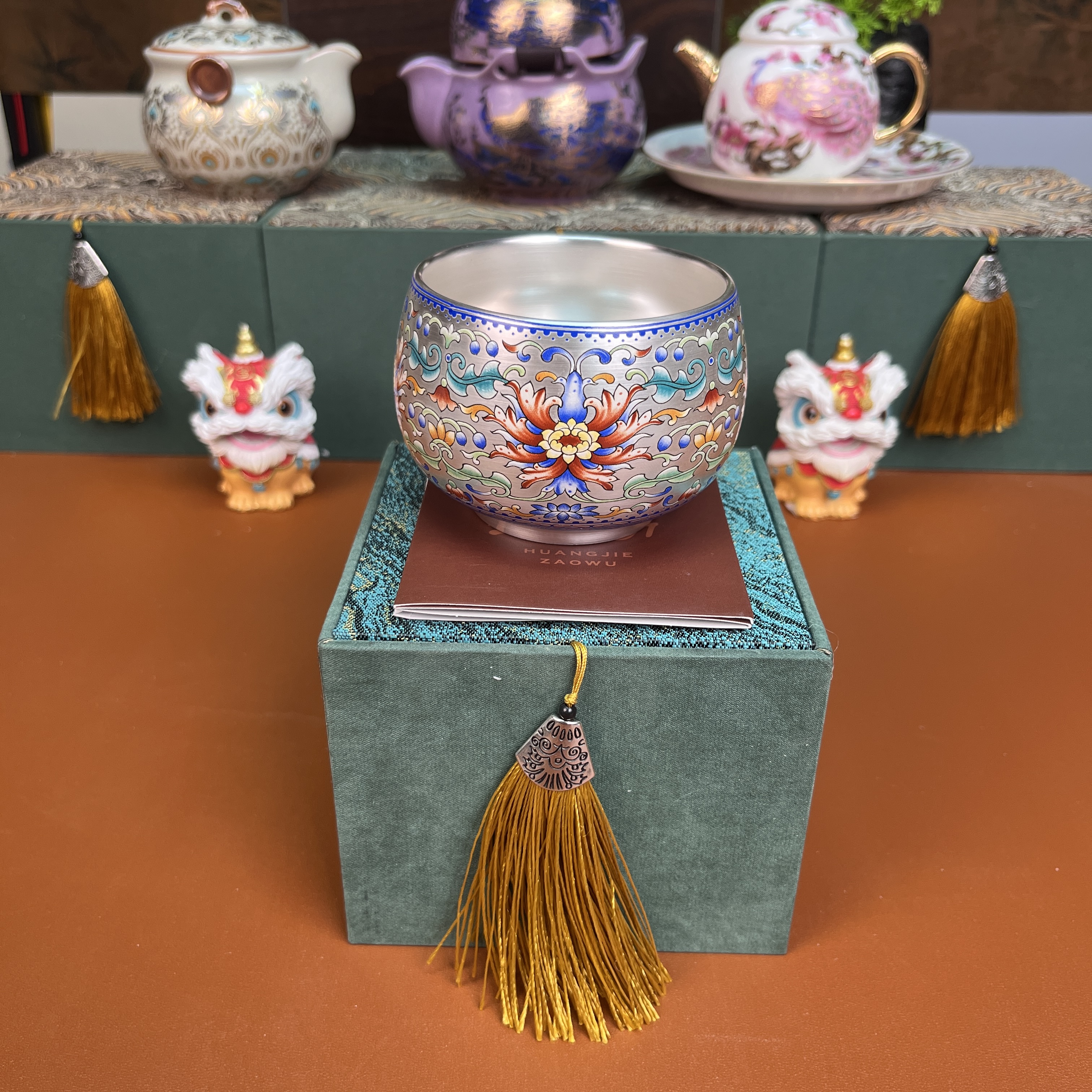 Y6039-宝相斗彩缠枝莲罗汉银杯