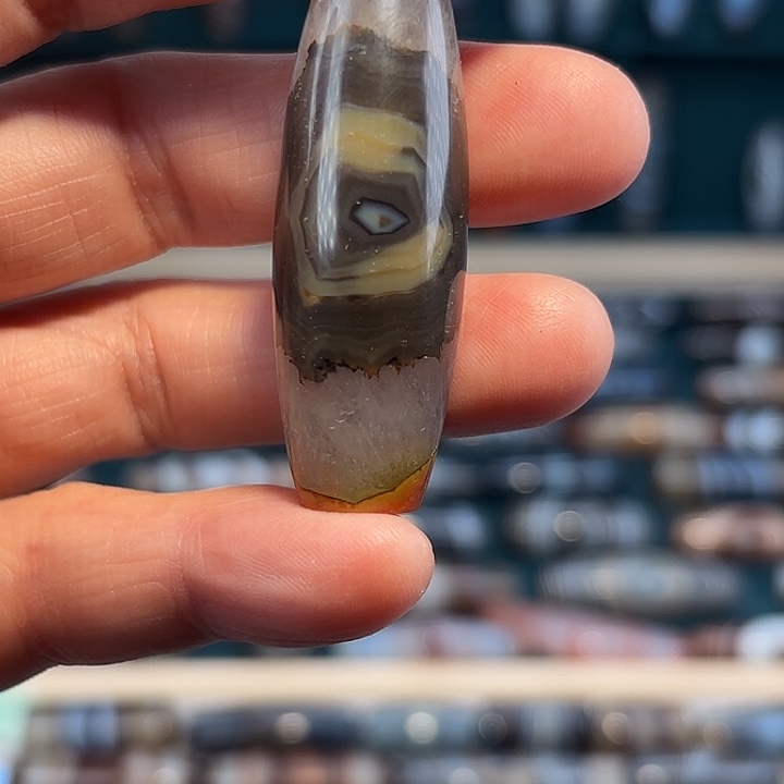 离***梧玛瑙/玉髓合金珠宝奇石