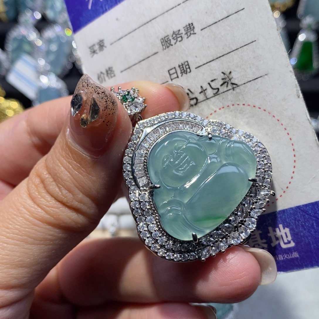 翡翠颈饰未镶嵌翡翠