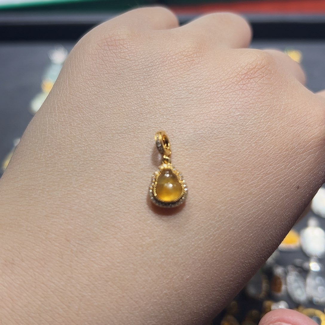 翡翠手链18K金镶嵌吊坠