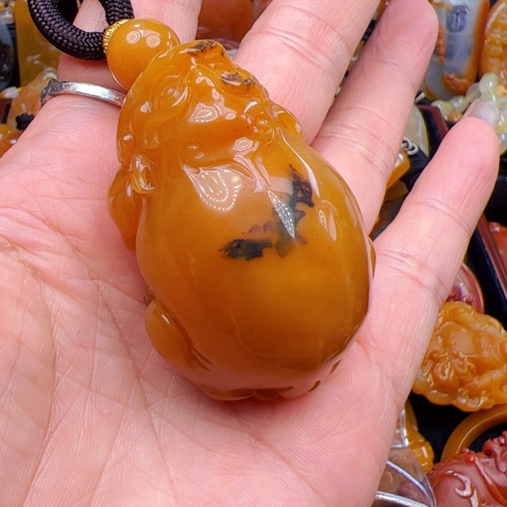 未镶嵌石英质玉（黄龙玉）笔搁