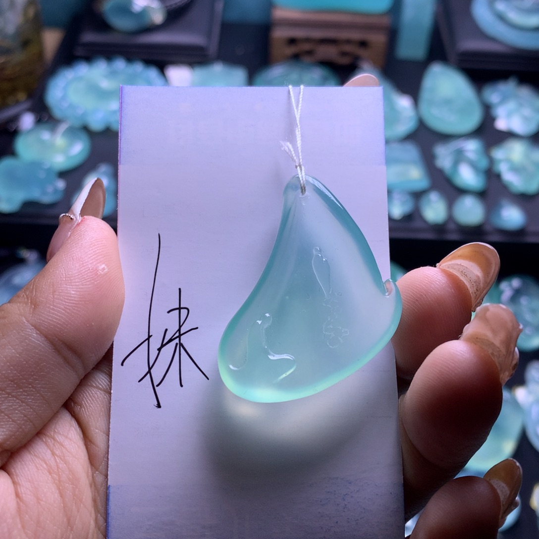 蛇纹石玉吊坠未镶嵌