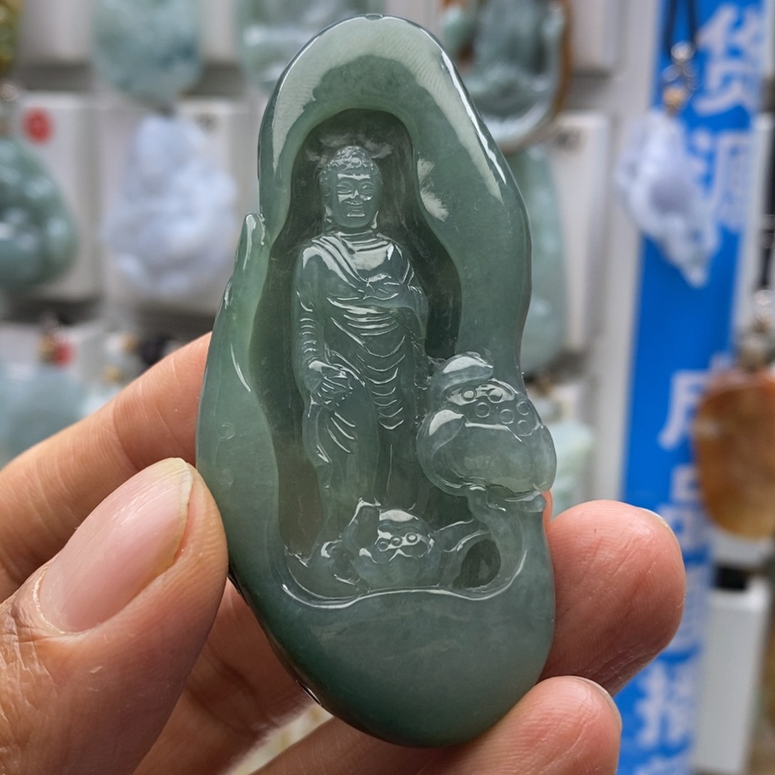 翡翠颈饰未镶嵌佛
