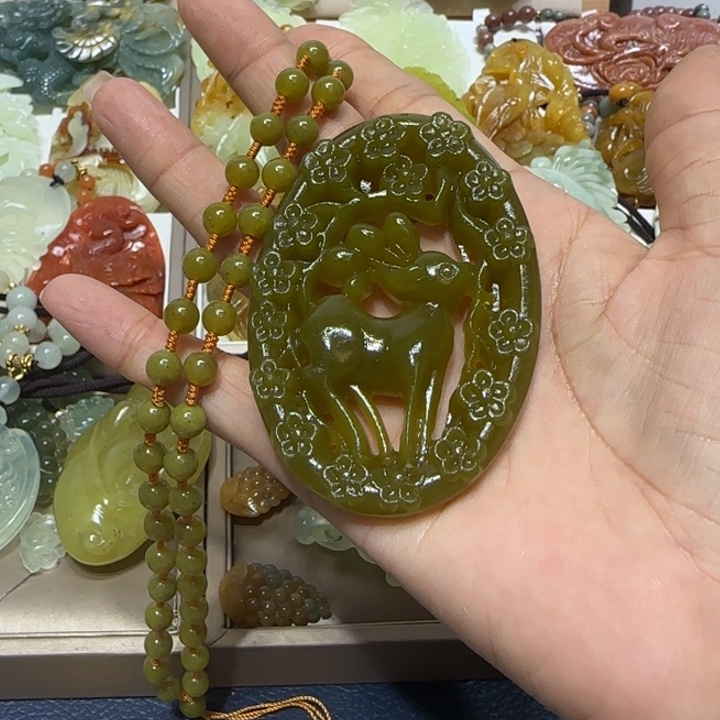 蛇纹石玉吊坠未镶嵌