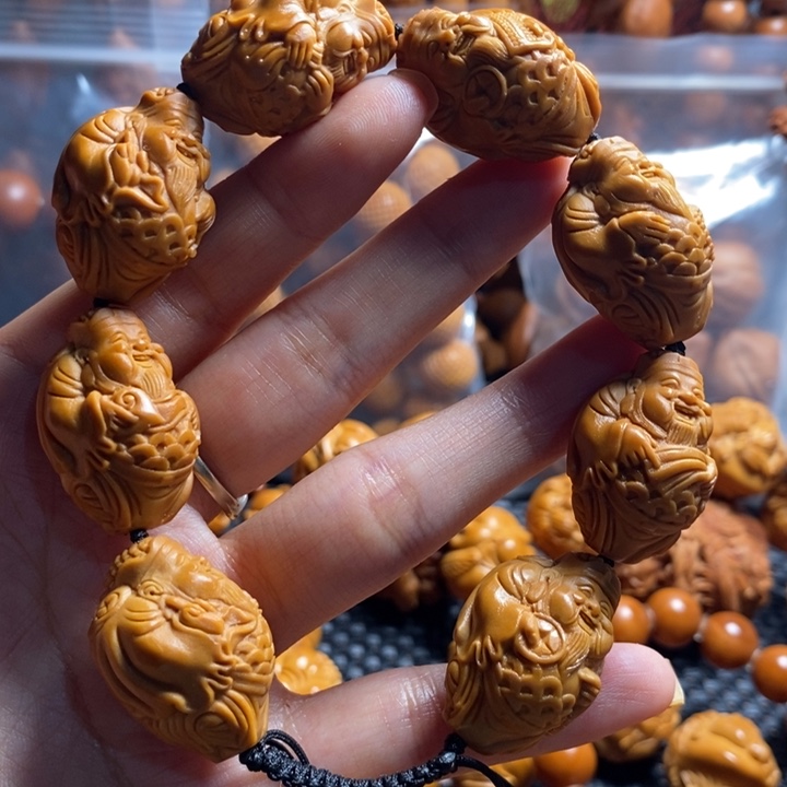 橄榄核吊坠聚宝财神
