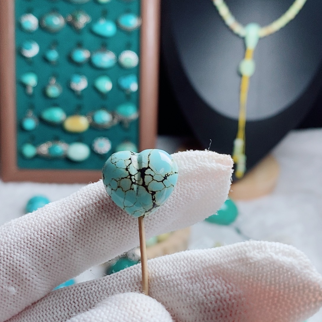 绿松石未镶嵌珠宝奇石