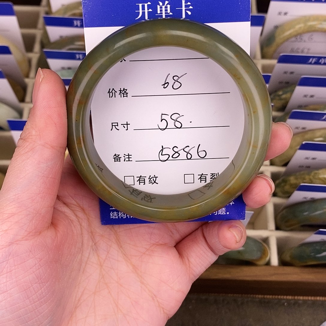 蛇纹石玉手镯未镶嵌