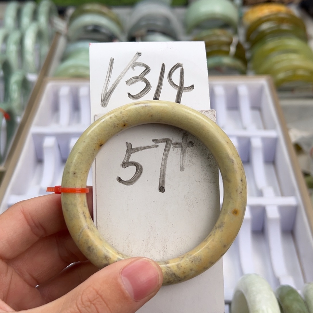 岫玉手镯未镶嵌天然岫玉