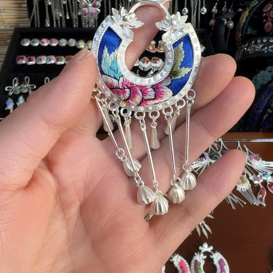 织绣民族风刺绣吊坠