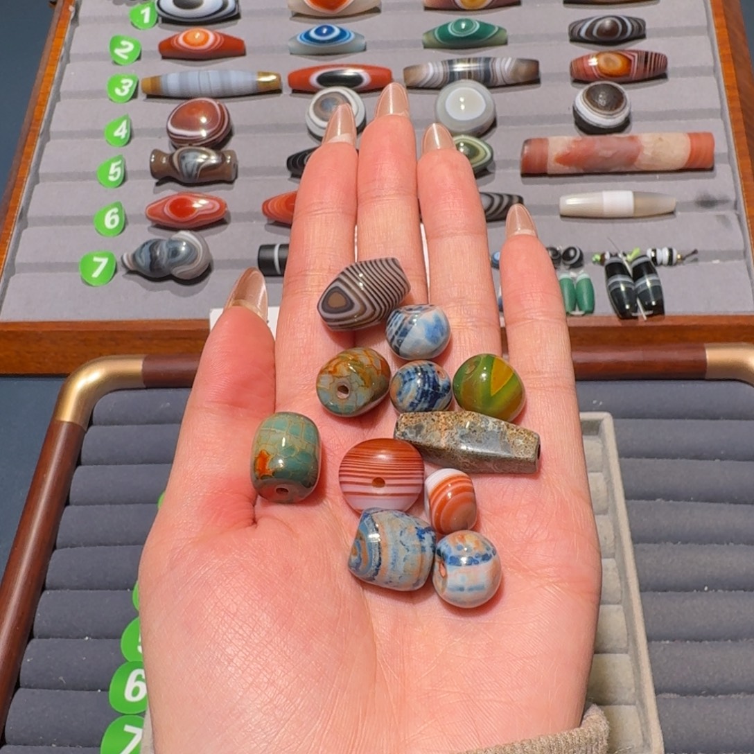浅***喜玛瑙/玉髓未镶嵌珠宝半成品